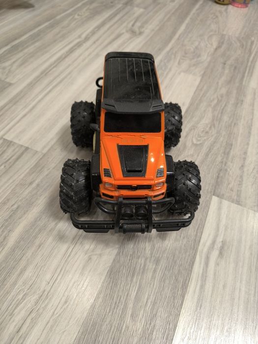 Іграшковий автомобіль