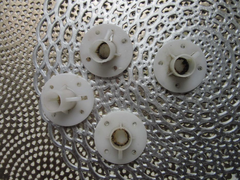 Pawilon ogrodowy - rurki . Zostało tylko 9 plastikowych elementów .