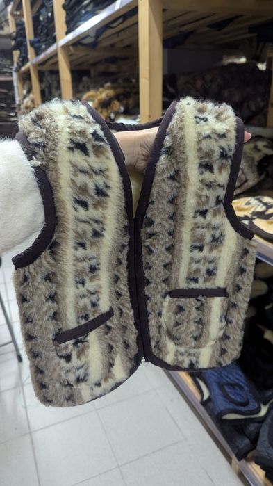 Дитяча жилетка з овчини , безрукавка тепла