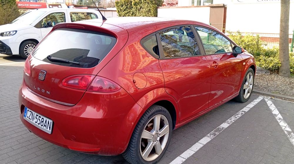 Seat Leon z Ładnym Kolorem 8x Airbag AluFelgi 17 Klimatronik