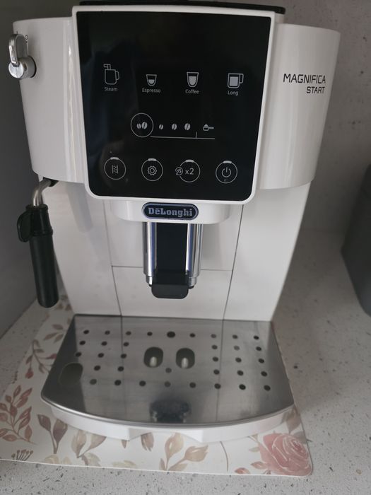 Máquina de Café Automática DELONGHI ECAM220.20.W Magnifica Start