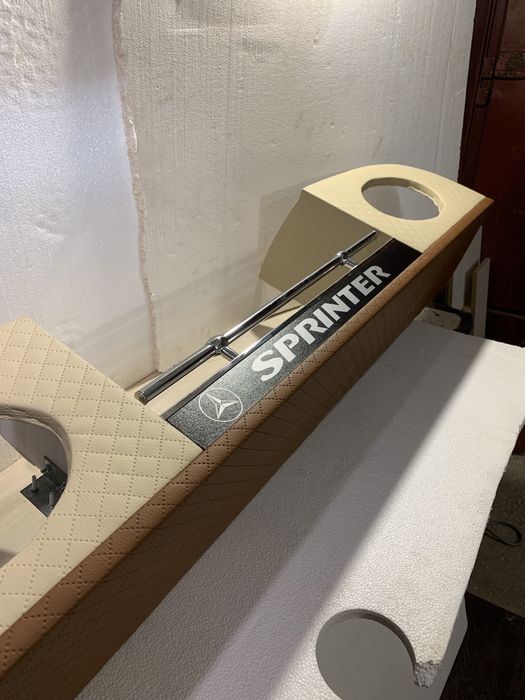 Полка подиум под динамик для мерседес спринтер,LT35,крафтер,"дельфин"