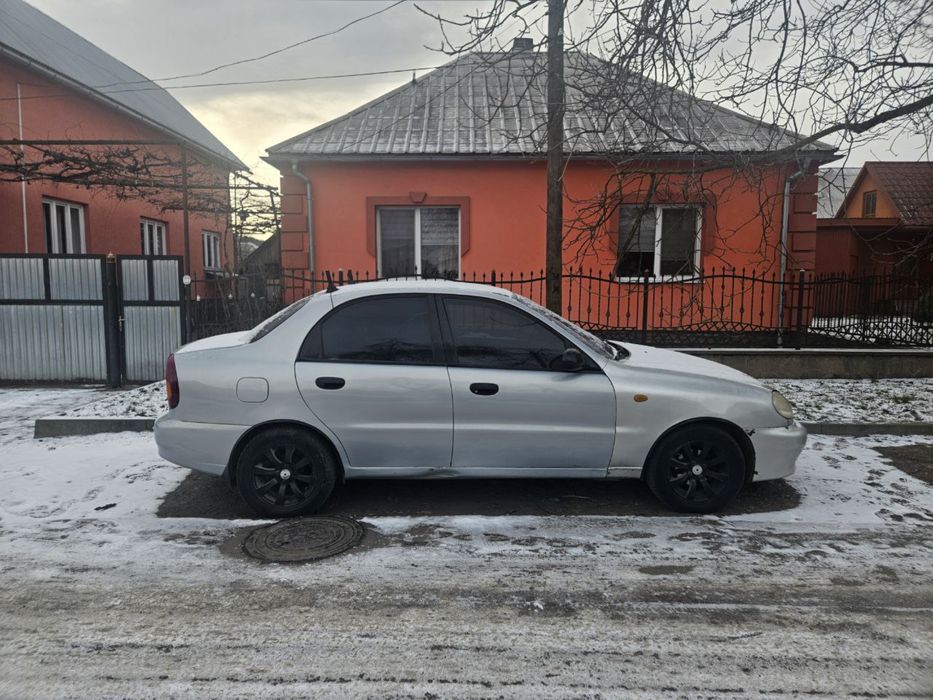 Део ланос 1.5 максимальна комплектація