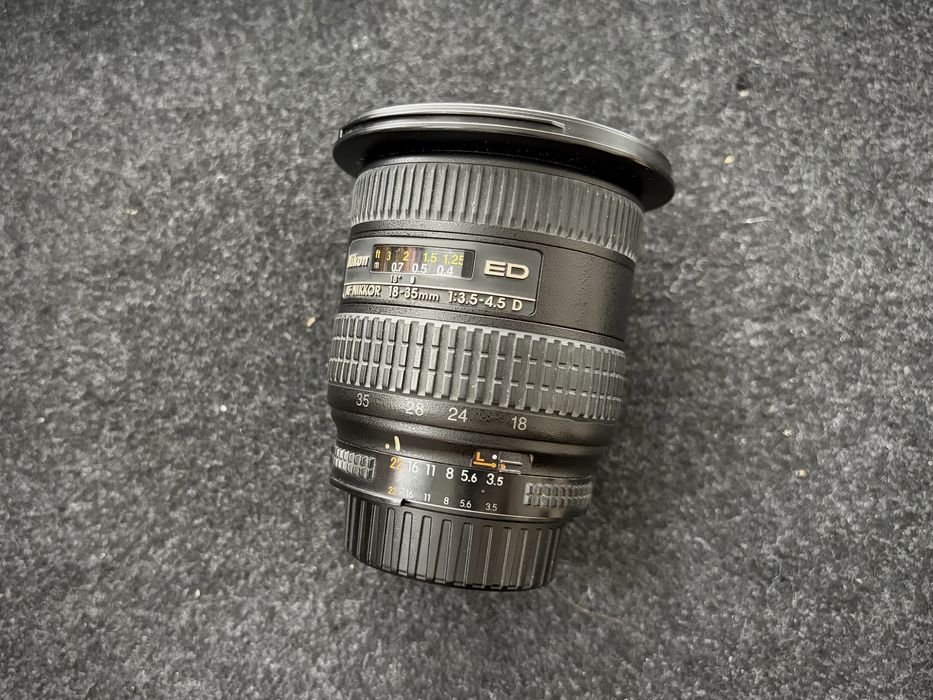 Об'єктив Nikon AF Nikkor 18-35mm f/3.5-4.5D IF-ED / Ширококутний зум / Nikon F FX Full Frame