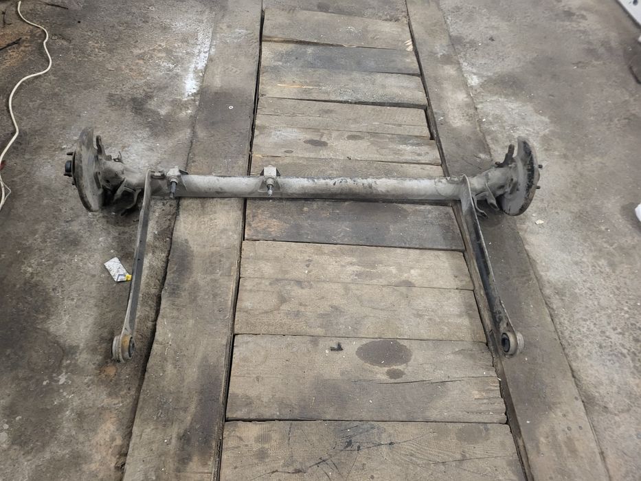 Задня балка Нісан Альмера N15