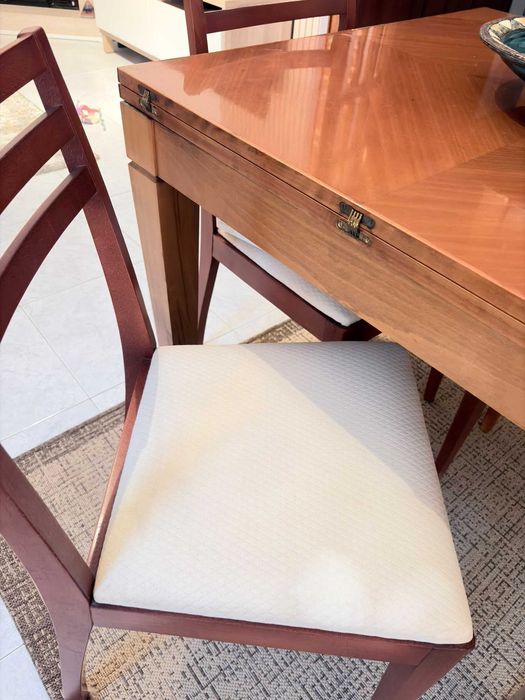 Mesa de Sala + 4 Cadeiras