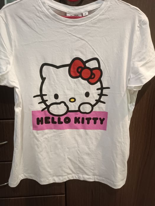 Новая футболка Кити