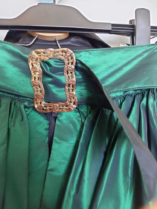 elegancka spódnica z tiulową podszewką