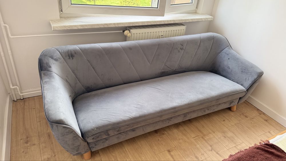 Sofa welurowa w kolorze szarym