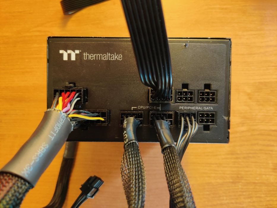 Thermaltake Toughpower GF 650W Gold на пломбе, модульный БП