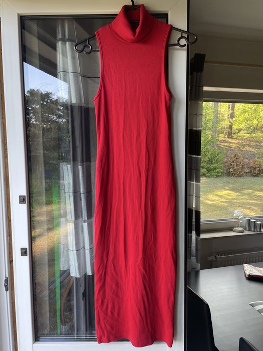 Sukienka dopsowana czerwona golf prążek zara.