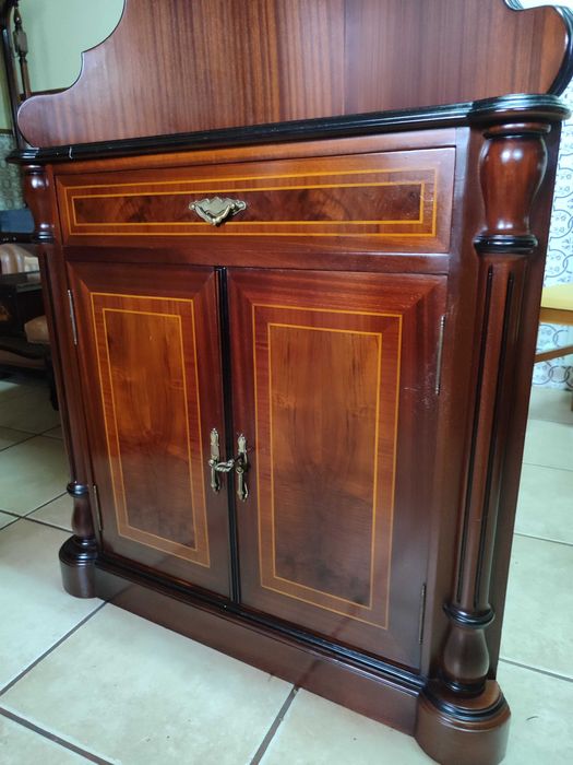Estante / louçeiro de canto
