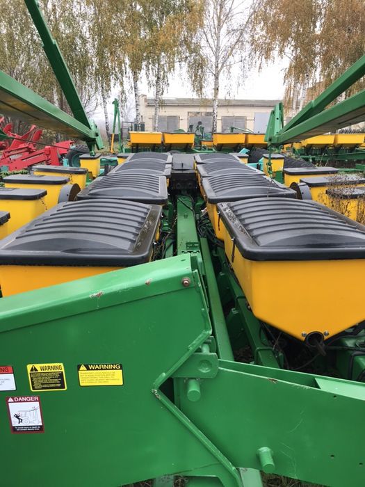 Сіялка пневматична  John Deere 7200(Джон Дир)