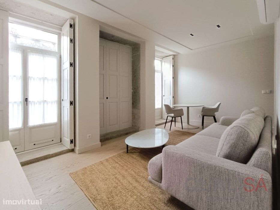 Apartamento T0+1 novo com varanda, equipado e mobilado, localizado ...