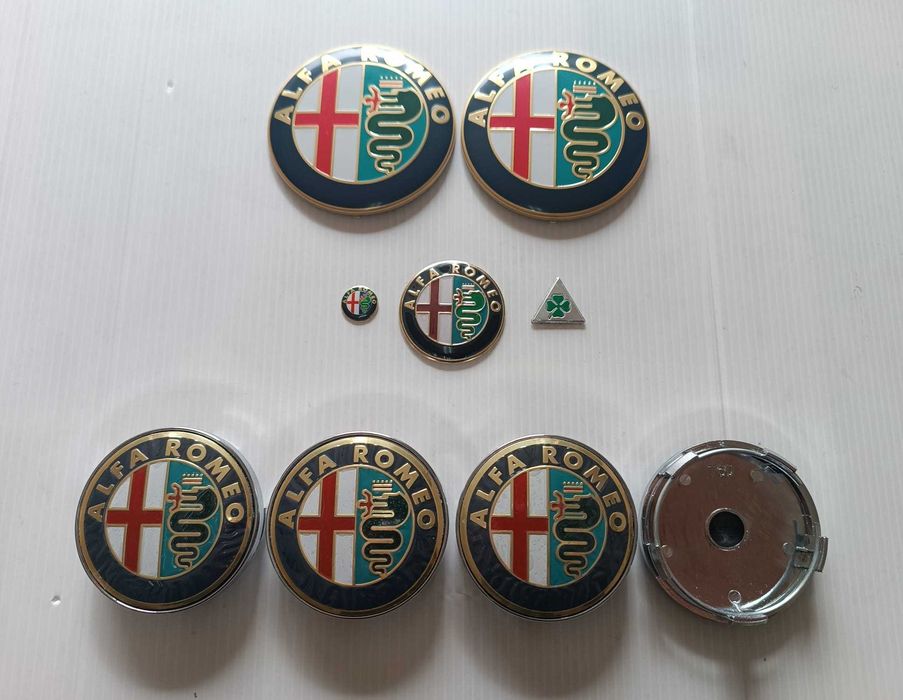 Alfa Romeo - Conjunto kit de 9 emblemas/símbolos e centros de jante