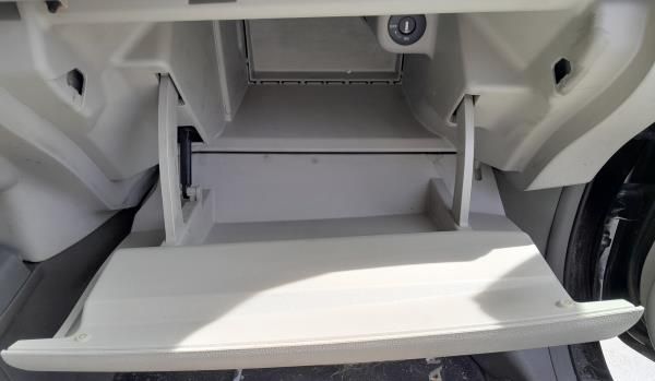 Porta luvas NISSAN Leaf EV (ZE0)