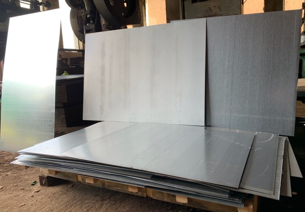 Blacha kawałkowa czarna i ocynkowana