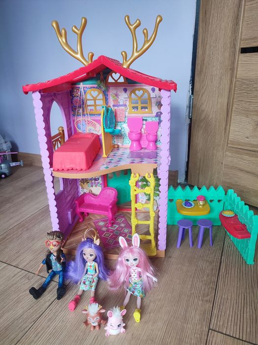 Mattel Enchantimals Mały Domek Jelonków GYJ18 plus trzy  lalki