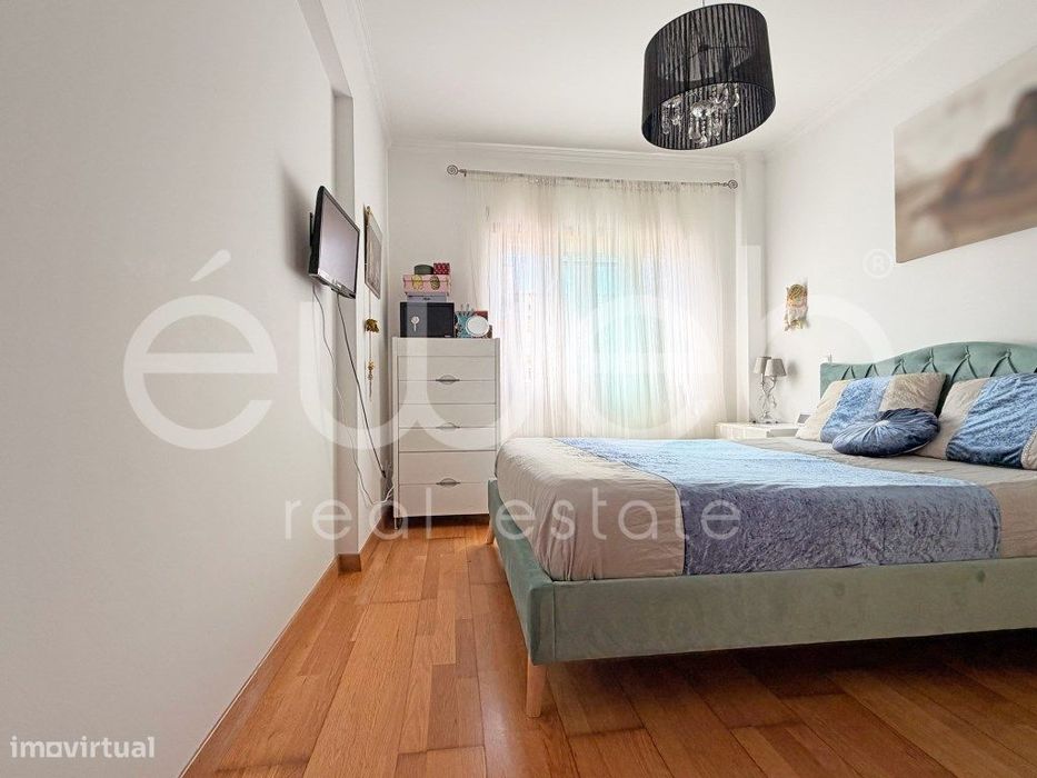 Apartamento T2 com arrecadação para venda na Quinta do Conde
