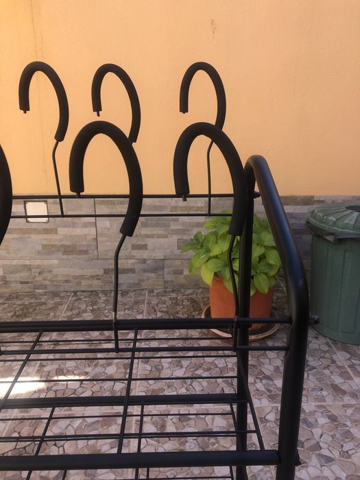 Sapateira em ferro preto como NOVA
