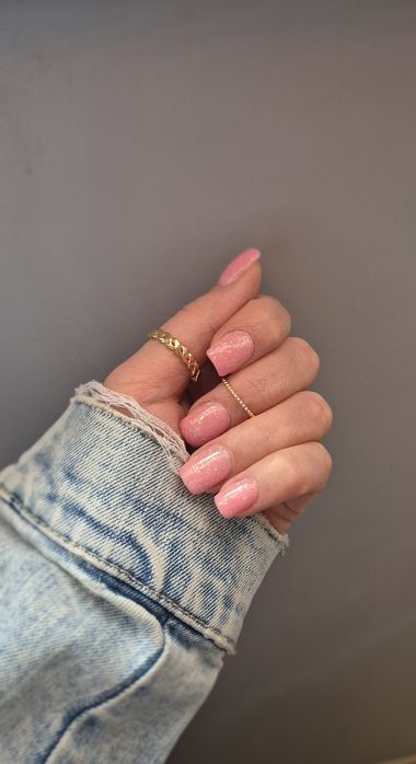 Mobilne paznokcie, hybrydy, żele