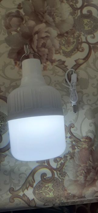 Лед лампочка на акумуляторі