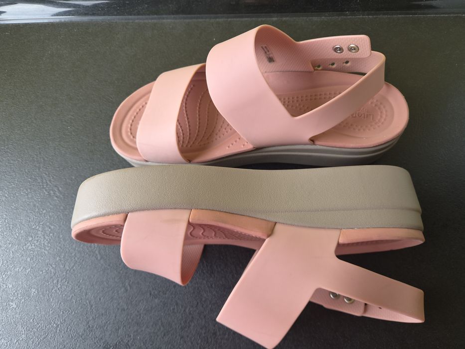Босоніжки сандалі Crocs Brooklyn Low Wedge оригінал крокси