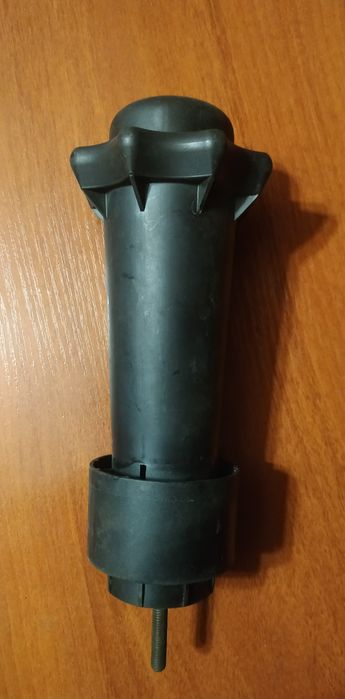 Крепление гайки запасного колеса AUDI A6 C5, 4B0803899H.