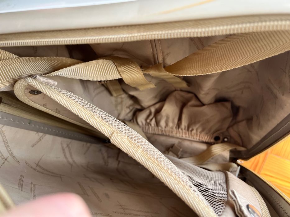 Trolley / Mala de viagem rigida benetton com rodas