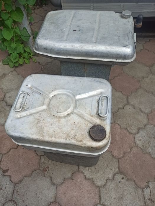 Каністри для бензину