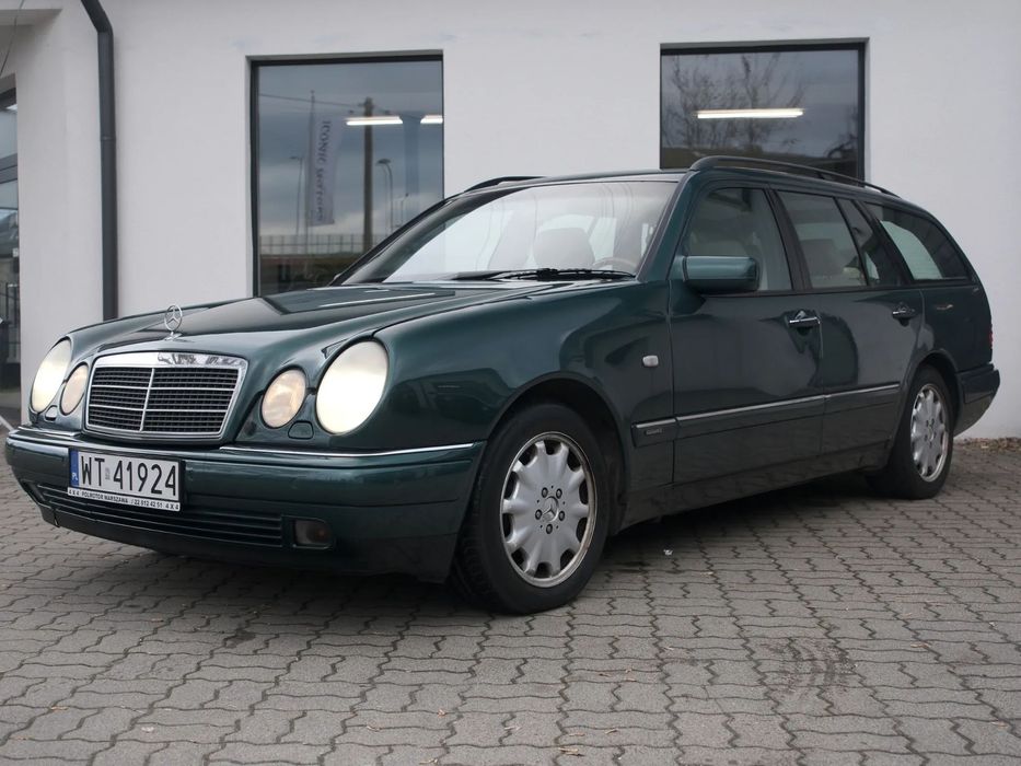 Mercedes-Benz Klasa E 17 lat w rodzinie • V8 • 7-os. • Bogate wyposażenie