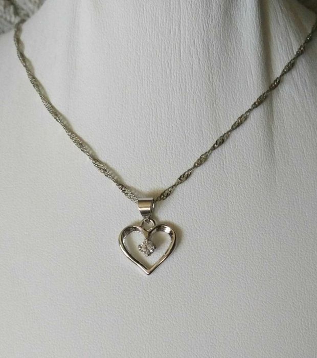 Colar Aço Prateado Coração e c/ Brilhante no Interior NOVO