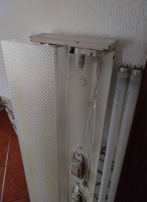 Candeeiro com lâmpadas