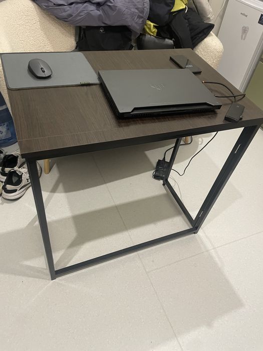 Столи офісні столєшня ДСП каркас металевий чорного кольору  столики 3