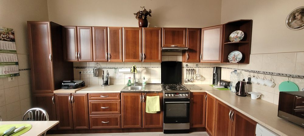 Solidna zabudowa kuchenna + stół i 5 krzeseł | komplet | dobry stan |