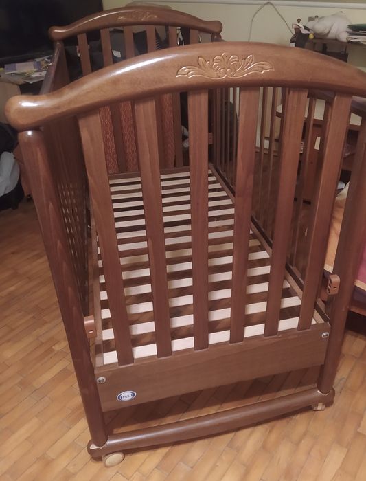 Ліжко дитяче з буку, дерев'янне.