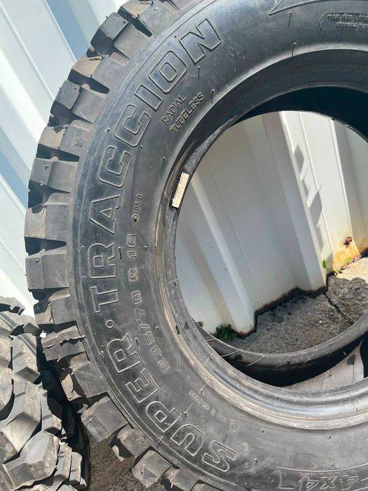 Pneus 235/70 R 16 SUPER.TRACCION