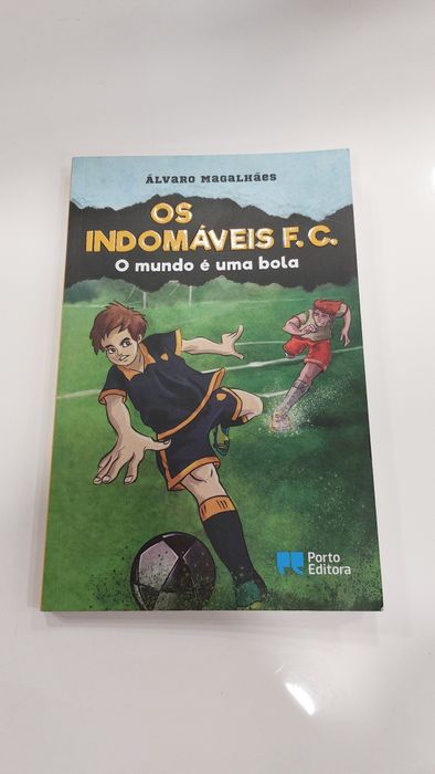 Livro O mundo é uma bola - Coleção Os Indomaveis FC