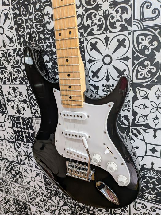 Guitarra Elétrica Behringer (Preta) - Com Setup e Ação Baixa