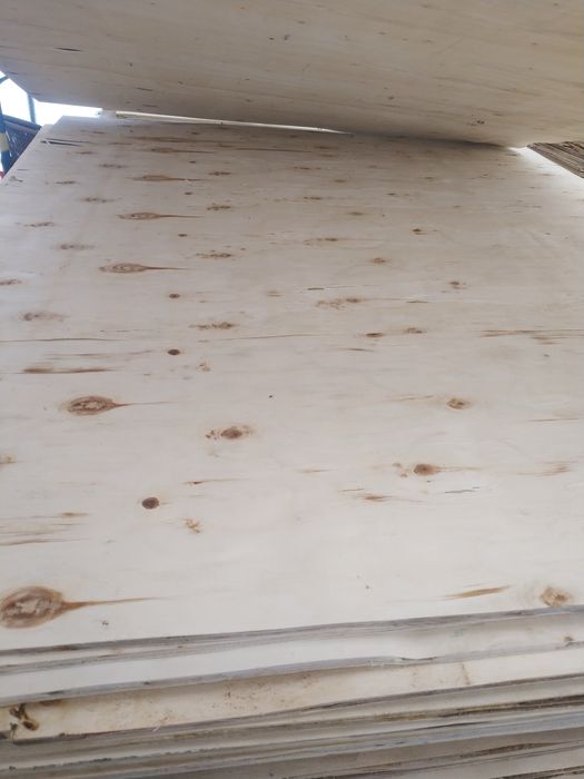 Sklejka o wym. 94x110cm i gr ok . 7-10mm