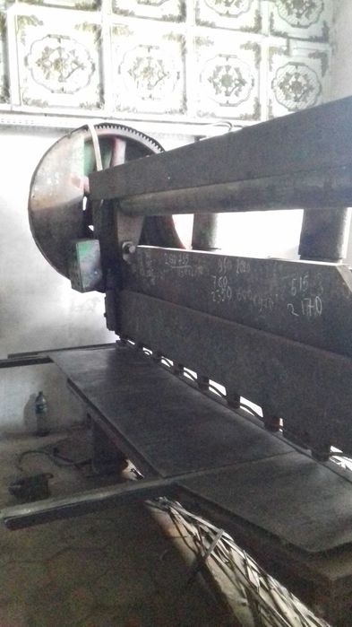 Продам  гільлєтину  дліна реза 2.4  виробництва СССР.