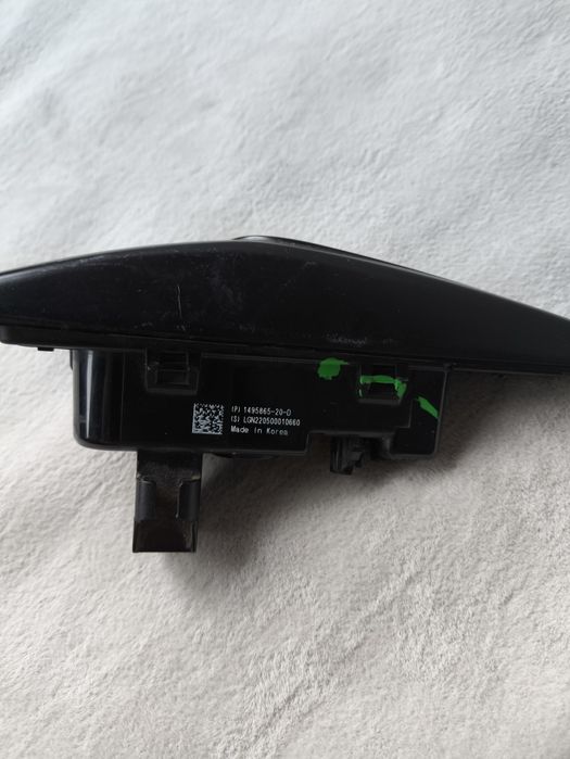 Повторювач поворота правий камера в крило model y