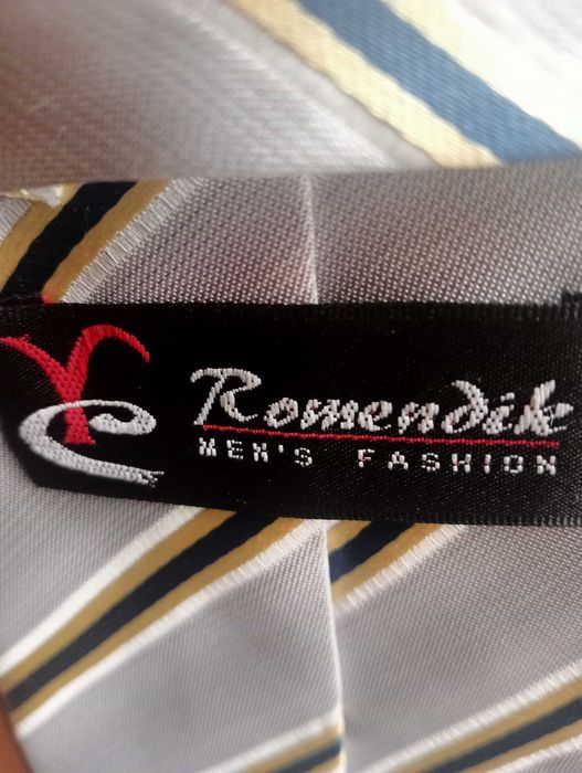 Краватки на різний смак.