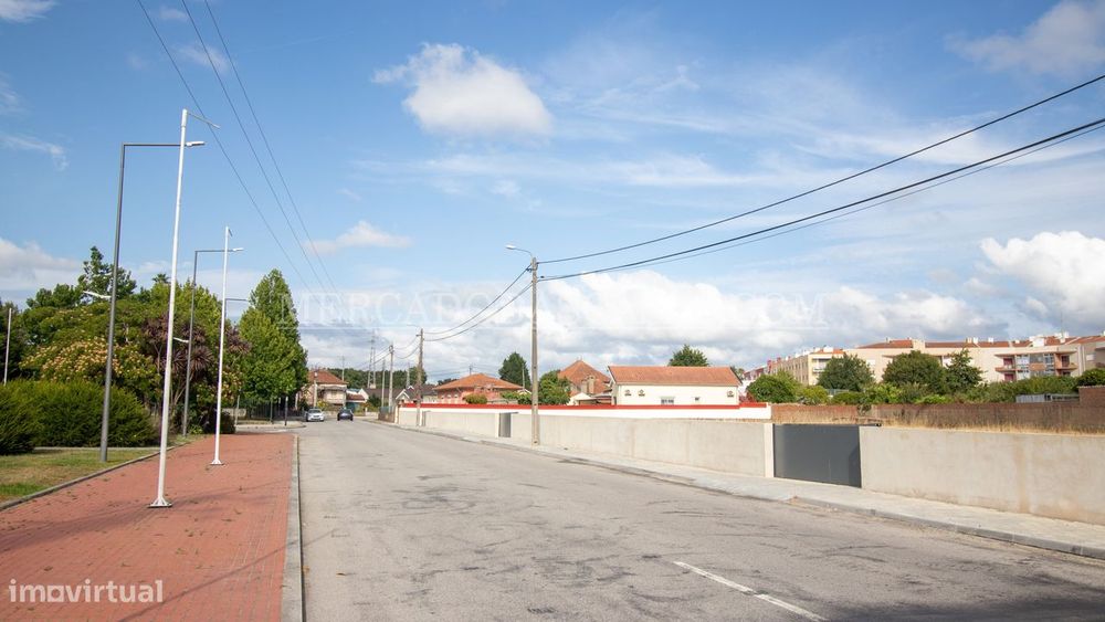 Moradia com elevado potencial no centro de Avanca
