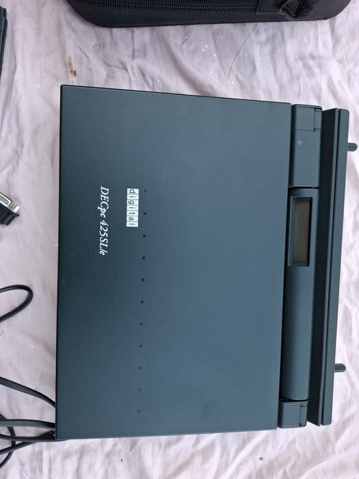 Za typowy laptop, DECpc425SLle.