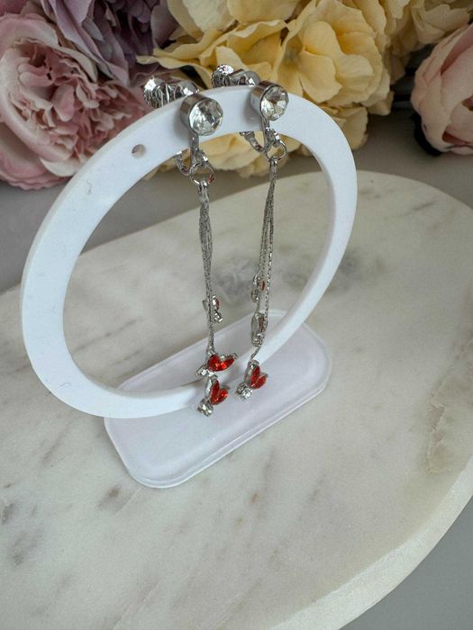 Klipsy delikatne długie wiszące motyl czerwony kryształ c38