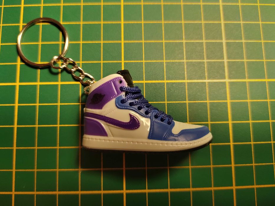 breloczek Nike Air Jordan niebiesko fioletowy