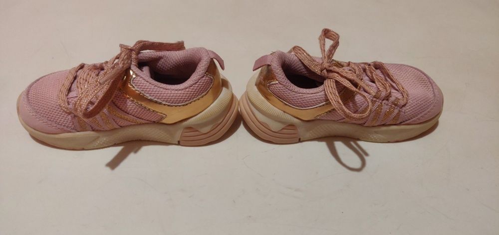 Кросівки на дівчинку oshkosh carters 22розмір, 14см