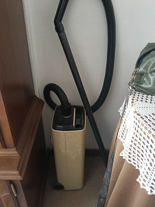 Gouveia-Guarda/Vendo Sala Completa em madeira