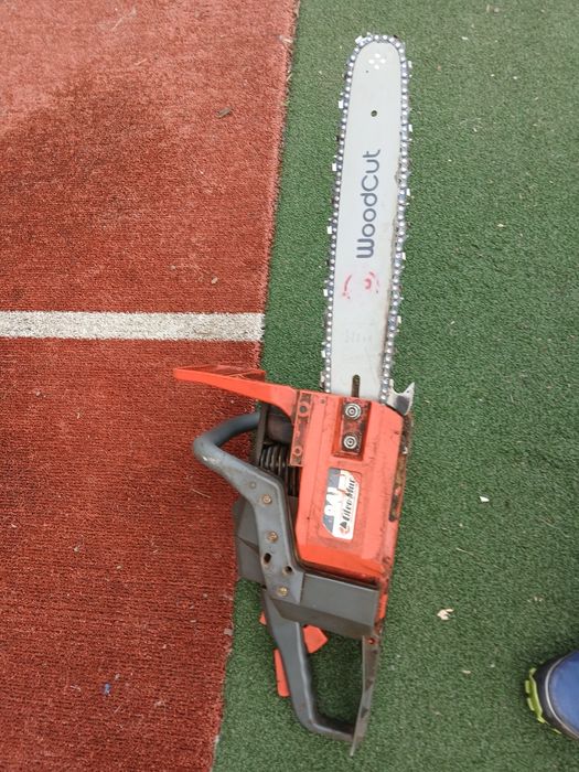 Sprzedam piłę spalinową.